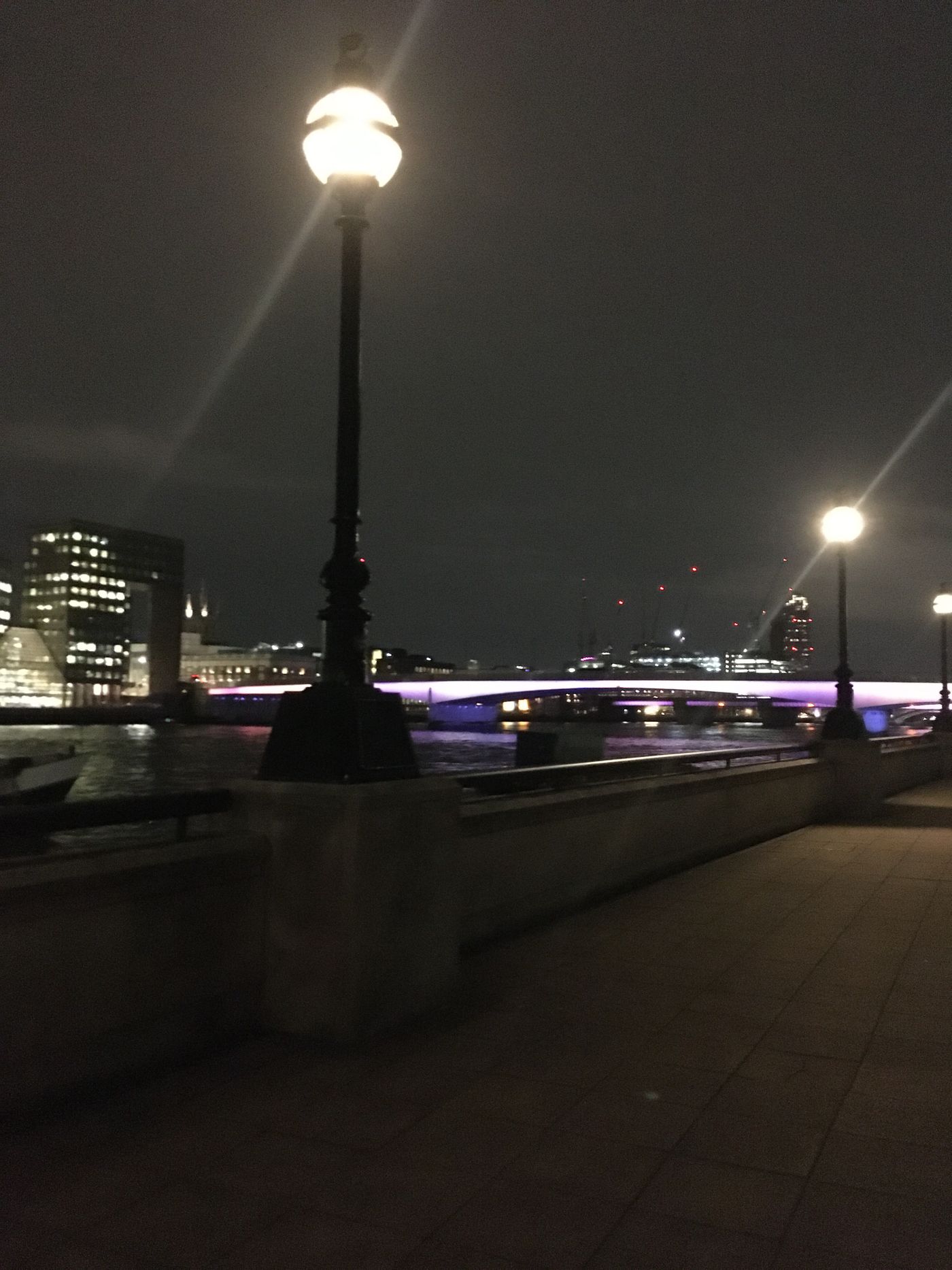 I thought the dark evenings would be a challenge. But I am so blown away by how much more beautiful Old Billingsgate Walk gets in the dark! 