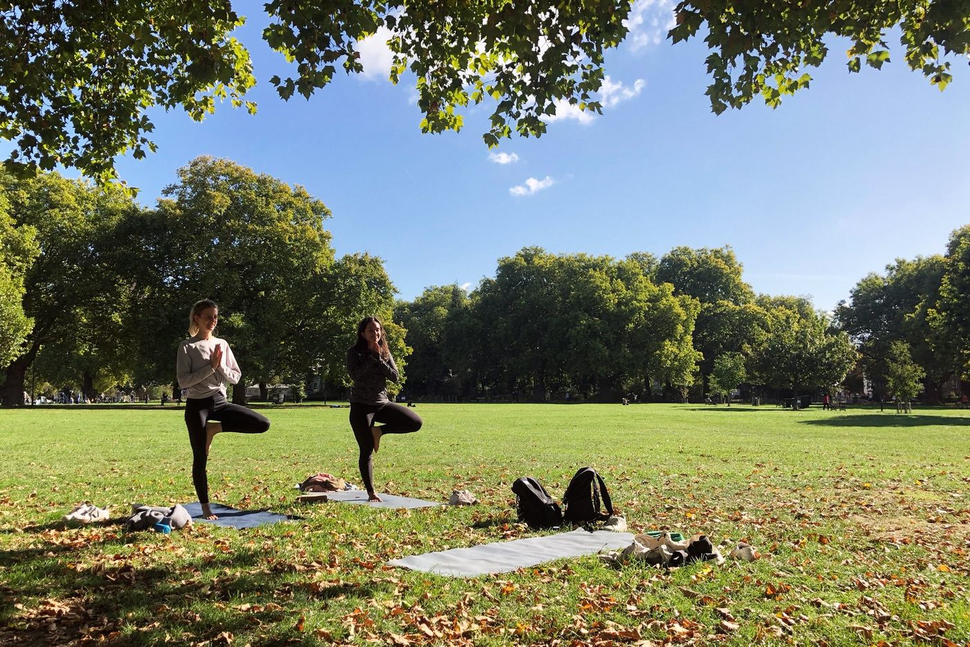 That's a wrap! The sun came out in London Fields during this last park class for the year. See you in 2023, yoga classes outside will be back as soon as it's warm enough again 🌞️